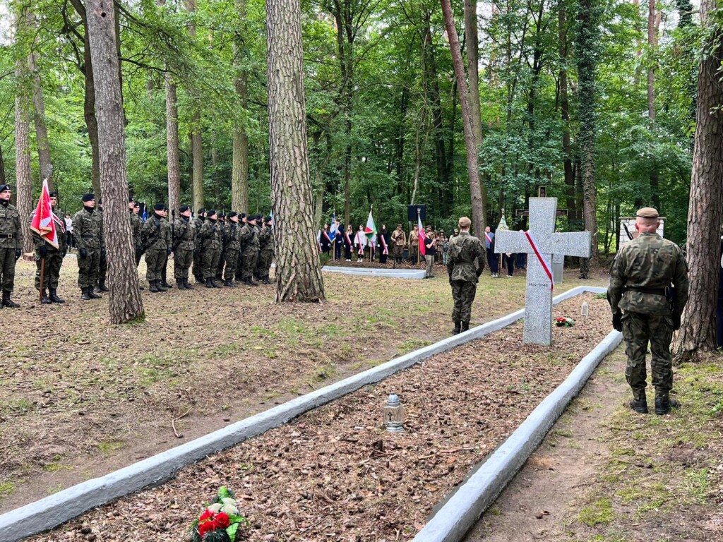 Uroczystość w Lasach Paledzko-Zakrzewskich